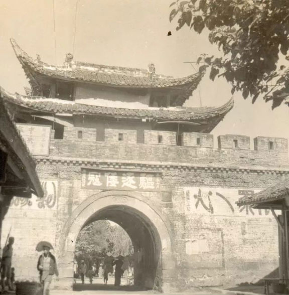 影子之城 成博新展用560张照片让广汉古建